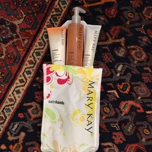 Mary Kay Peach Satin Hands Set in Bag for giving.